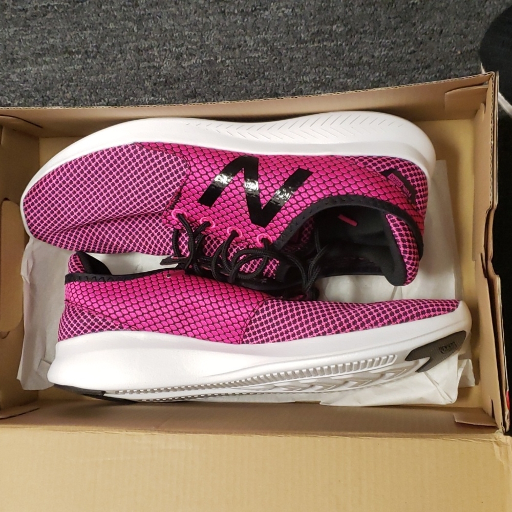 New balance WCOASL3S women's sneaker size 8.5